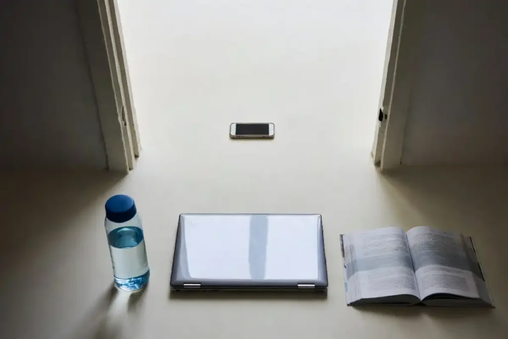 Organized study space supporting focus in a productivity motivation guide for students