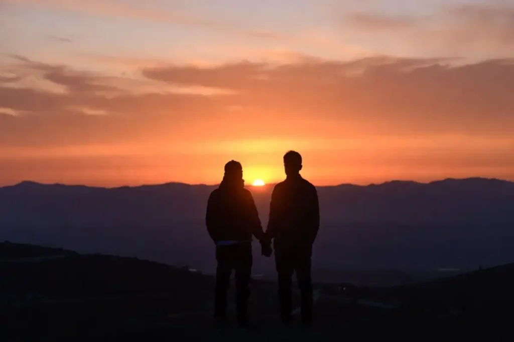 Golden hour silhouette photo idea as an alternative to romantic valentines day images free